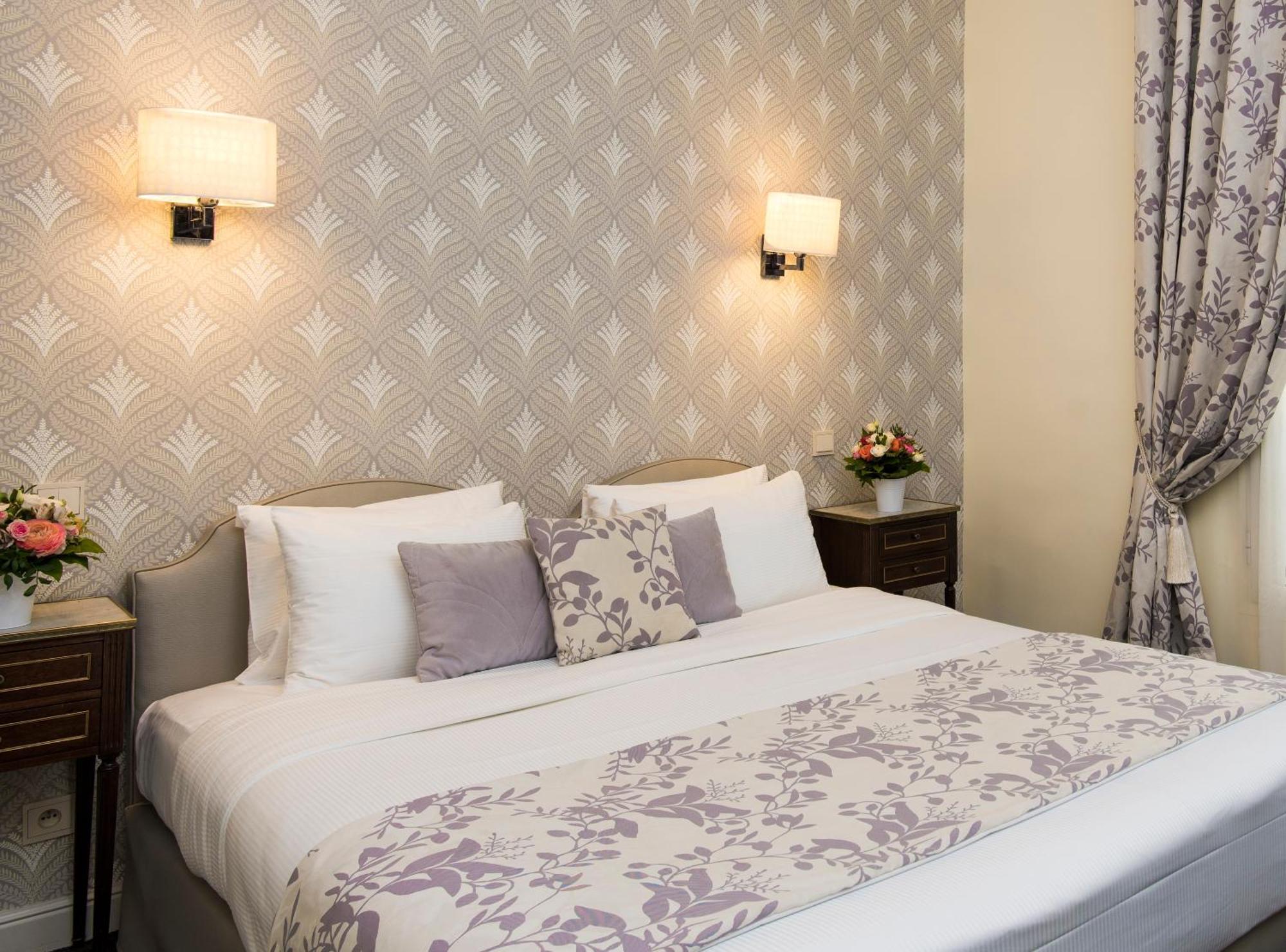 Hotel Saint-petersbourg Opera & 4*